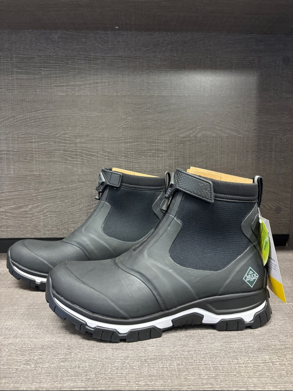 Women's Muck Apex Mid Zip Boot (Black) - Size 11
